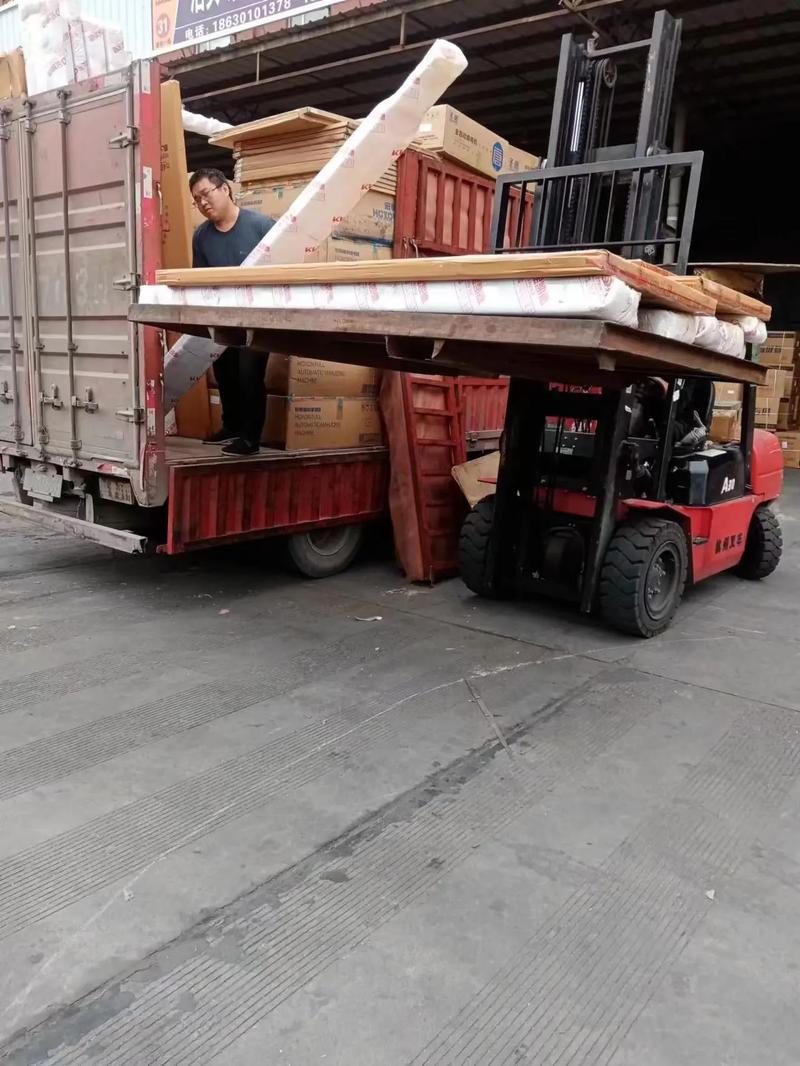 拉萨搬运之城的无声脊梁 解读装卸工群体的日常与精神