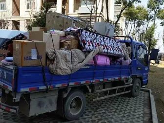 城市中的脊梁 临时装卸搬运工群体的真实写照
