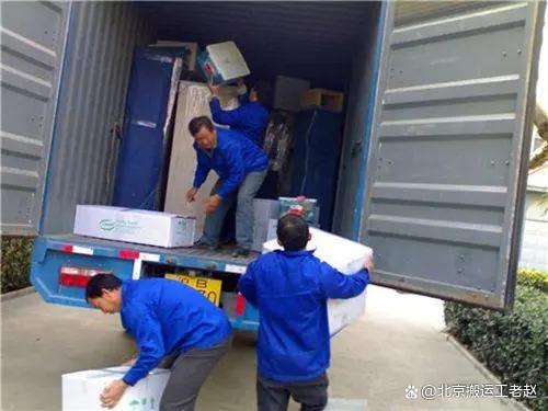 默默奉献的搬运者——他们在城市里撑起“家的重量”